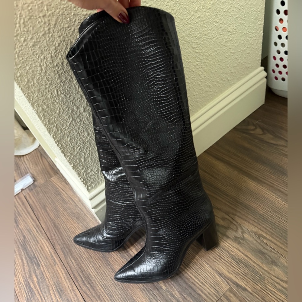 SCHUTZ Maryanna Black Croc-Embossed Heeled Boots size 8 worn twice